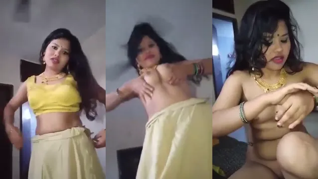 Hot Desi Girl Showing Small Soft Boobs To BF - দেশি গার্লফ্রেন্ডের ছোট নরম বুক দেখে জ্বলে উঠলাম 🔥
