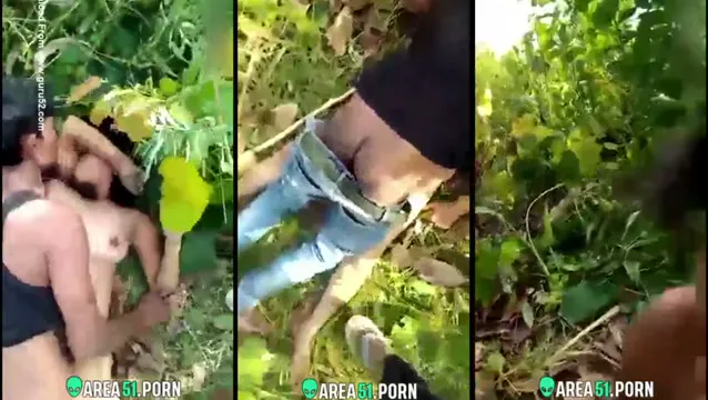Desi Village Girl Hardcore Sex in Jungle with BF - জঙ্গলে গ্রামের মেয়েকে চুদে পাগল করে দিল তার বয়ফ্রেন্ড 🔥