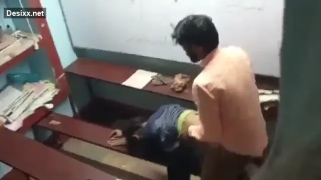 Watch Hot Desi College Girl Fucked By Tuition Teacher While Desi BF Watches - কলেজ মেয়েকে টিউশন স্যার চোদছে দেখুন 🔥 full viral video leaked
