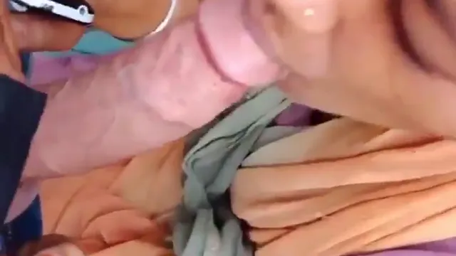 Watch Hot Sexy Desi Girl Giving Blowjob XXX to Desi BF - হট দেশি মেয়ে বয়ফ্রেন্ডকে মুখে চুষে পাগল করে দিলো 🔥 full viral video leaked