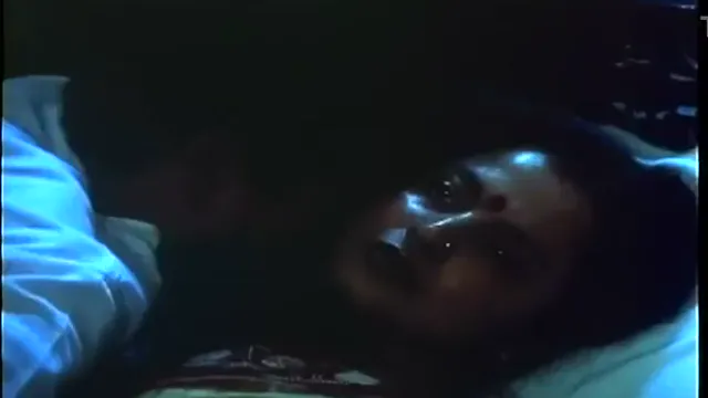 Watch Hot Bollywood Actress Rekha Kissing XXX Scene with Desi BF - রেখার সাথে ডেসি বিএফ এর গরম চুমু সিন দেখুন 🔥 full viral video leaked