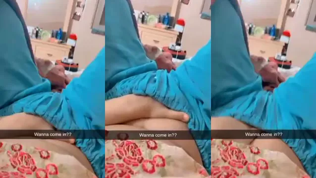 Watch Horny Pakistani Slut Naughty Pussy Rub in Pajamas - পাজামার ভিতর হাত ঢুকিয়ে গরম পুশি চটিয়ে মজা নিলো 🔥 full viral video leaked BD