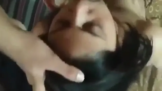 Watch Beautiful Indian Girl Deep Throat Blowjob Mom Pic Dekhke Cum Begs - মা'র ছবি দেখে মুখে বীর্য চাইলো লোভী স্লাট 🔥 full viral video leaked BD
