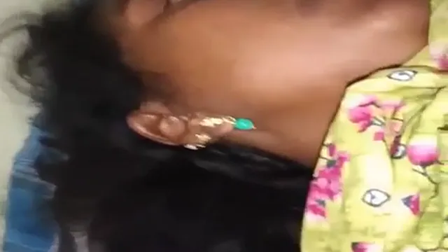 Desi Patni Ki Geeli Chut Mein Lund Daal Ke Raat Bhar Choda - পত্নীর বড় বুবস নিপলস চুষে ভেজা চুটে জোরে চোদা হার্ডকোর মজা 🔥