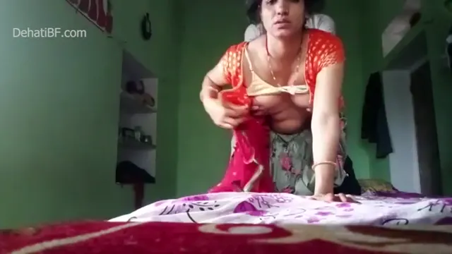 Watch Desi Hot Sexy Aunty MILF Fucked Hard By Young BF - দেশি গরম আন্টি মিলফকে যুবক BF চুদে পাগল করে দিলো 🔥💦 full viral video leaked