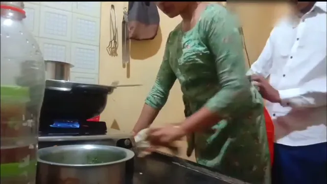 Watch Watch Hot Desi Bhabhi Fucked Hard by BF in Kitchen XXX - রান্নাঘরে গরম ভাবিকে পাগল করে চুদলো দেশি BF 🔥 full viral video leaked