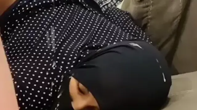 Watch Hijabi Girl Doggy Style Hard Fuck - হিজাবি মেয়ের পেছন থেকে চোদা আর হিজাবে পুরো কাম ঢেলে দিলাম 🔥 full viral video leaked BD