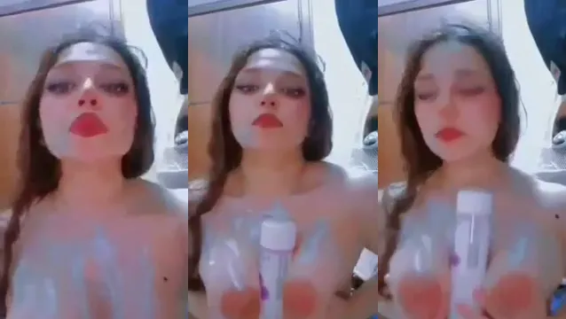 Watch Horny Indian Girl Powder Boob Rub Show - গরম ইন্ডিয়ান মেয়ে পাউডার মেখে বুক ঘষে নগ্ন টিজিং 🔥 full viral video leaked BD