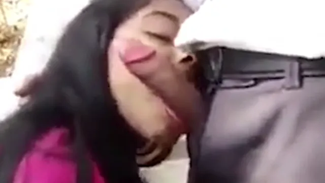 Watch College Girl Risky Outdoor Deep Throat Blowjob Licks Shaft - কলেজ গার্ল রাস্তায় হাঁটু গেড়ে পুরো লোভনীয় চুষে দিল 🔥 full viral video leaked BD