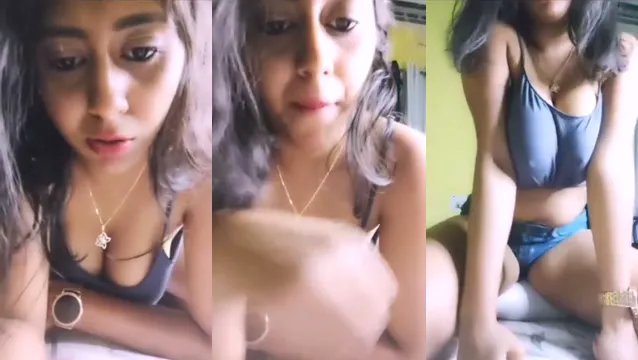 Watch Horny Desi Girl Rides Pillow Bouncing Big Boobs Live Call - মাস্তি রাজায় গরম মেয়ের পিলো চোদা বুবস ঝুলিয়ে স্লাটি ফেস 🔥 full viral video leaked BD