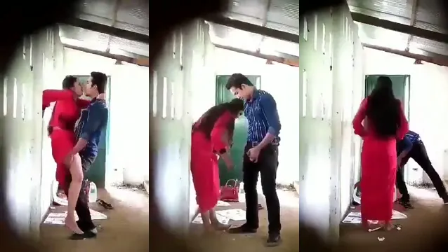 Desi Village Girl Big Boobs Show - গ্রামের মাইয়ার VC কলে দেখালো বিশাল দুধ