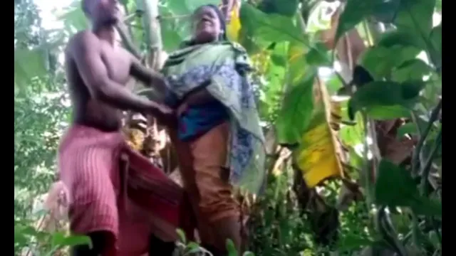 Desi Bangladeshi Local Jungle XXX Video - জঙ্গলে দেশি বউয়ের সাথে পুরো রাত চোদাচুদি 🔥