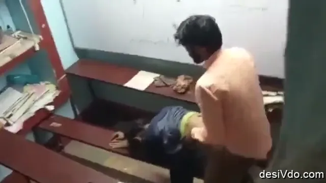 Bangladeshi College Girlfriend Wild Classroom Fuck - কলেজ ক্লাসরুমে গার্লফ্রেন্ডকে অস্থির চুদাচুদি করে দিলাম 🔥 Viral XXX