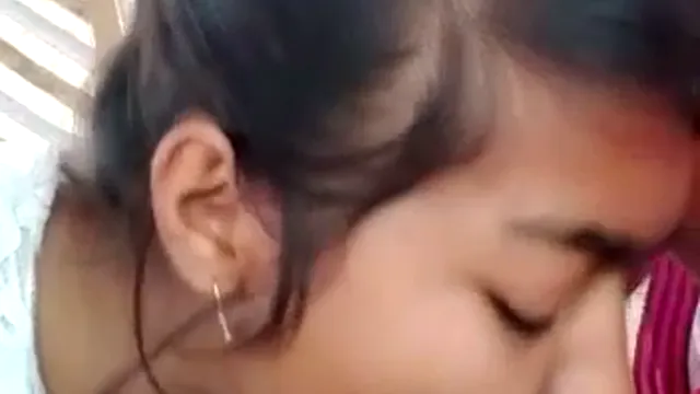 Desi Girlfriend Ke Sathe Hotel Room e Dhon Chatano - গার্লফ্রেন্ডকে আলাপ করে পুরো রাত ধোন চাটালাম 🔥 Viral Sex Video