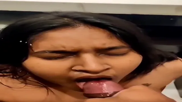 Desi Hot Girl Deepthroat Blowjob Ke Baad Reverse Riding Chudai - ডিপথ্রোট ললিপপ চুষে রিভার্স রাইডিং এ ঘর জ্বালিয়ে দিলো গরম জোড়ি 🔥